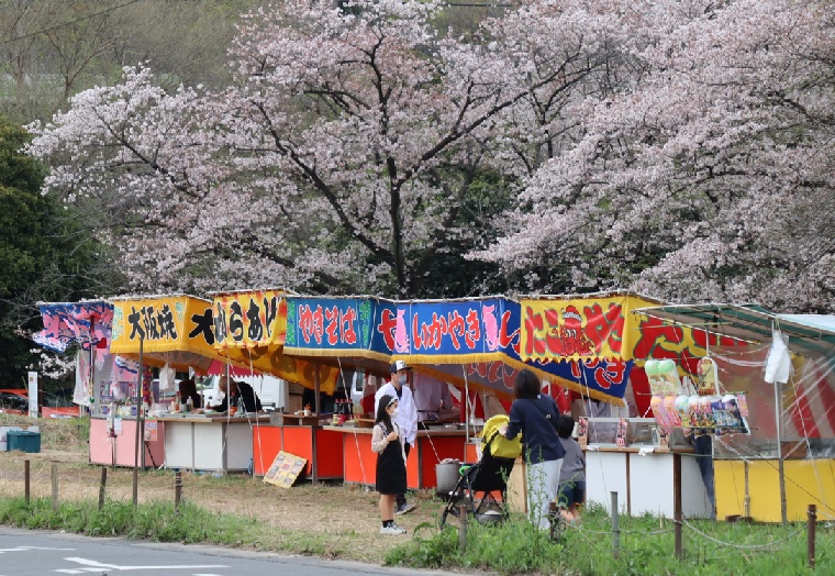 清瀬桜祭りの出店（所沢市城山公園外縁） 2023年3月31日